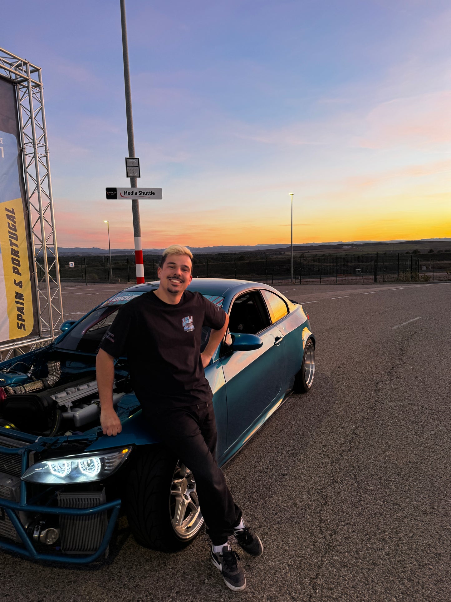 Y sin llorar! Black Hoodie